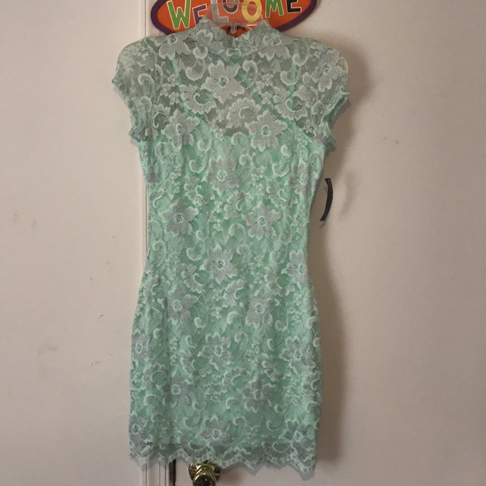 Mint green dress! 👗